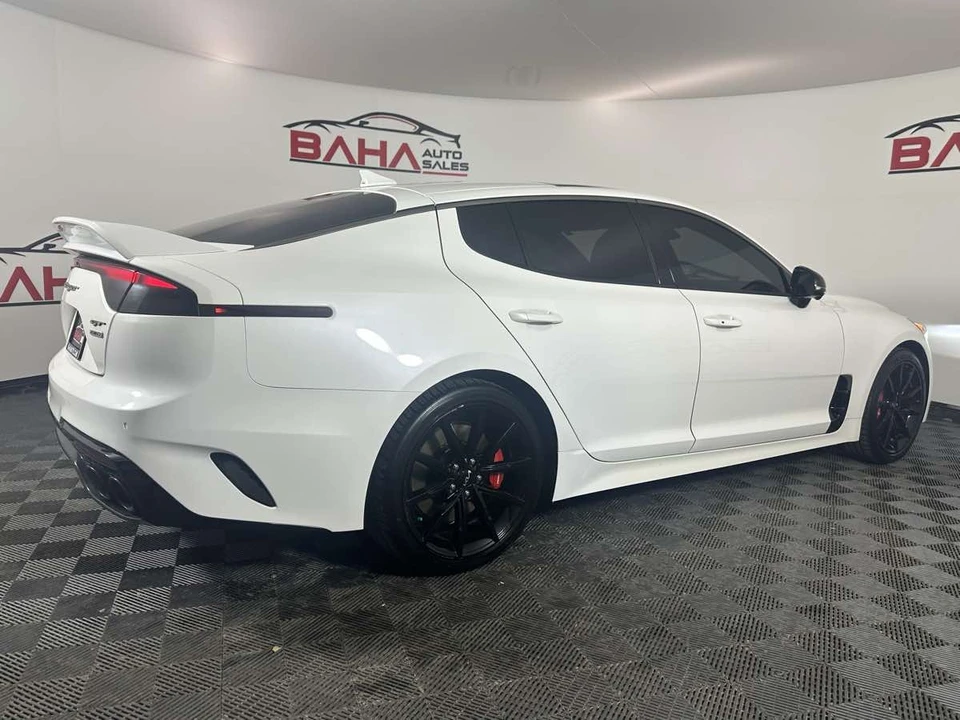 2022 Kia Stinger GT - Image 9 of 21