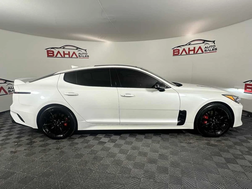 2022 Kia Stinger GT - Image 10 of 21