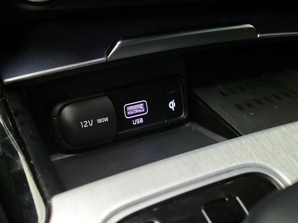 2022 Kia Stinger GT - Image 19 of 26