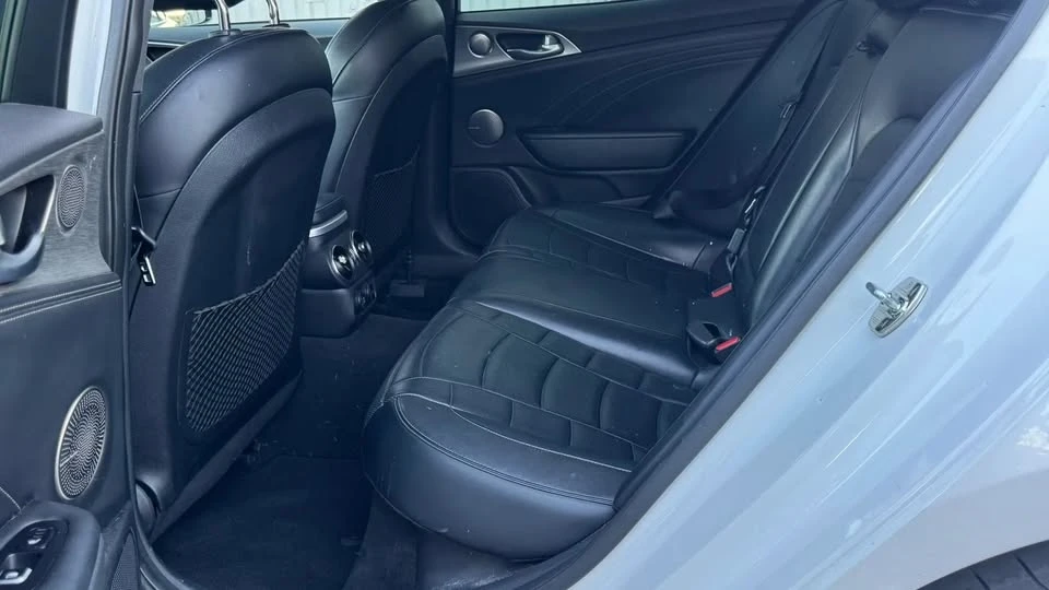 2022 Kia Stinger GT - Image 10 of 20
