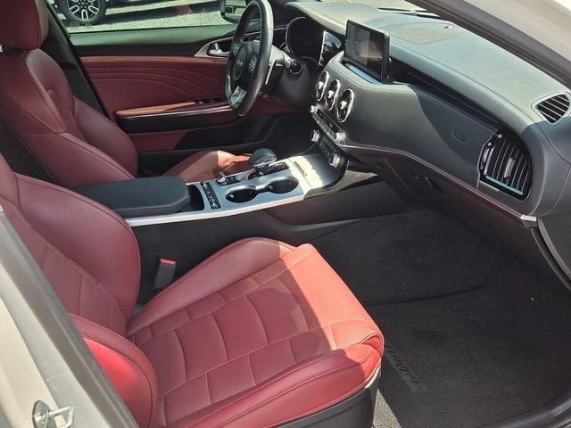 2022 Kia Stinger GT - Image 17 of 19