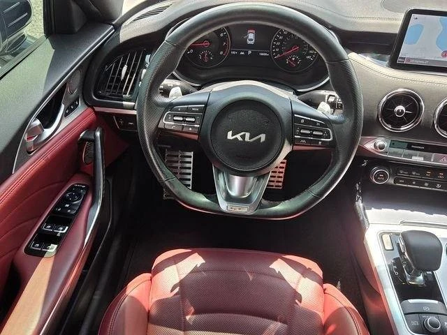 2022 Kia Stinger GT - Image 13 of 19