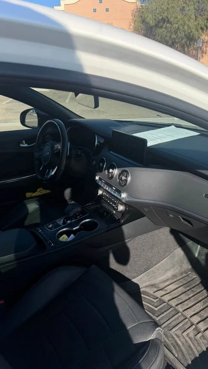 2022 Kia Stinger GT - Image 9 of 13