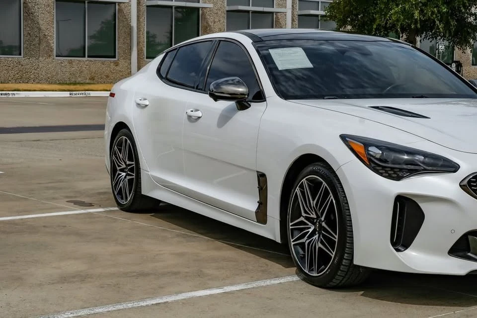 2022 Kia Stinger GT - Image 9 of 16