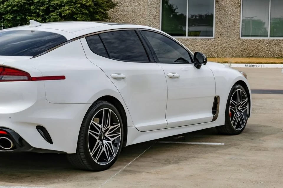2022 Kia Stinger GT - Image 13 of 16