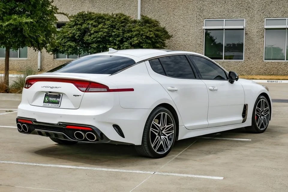 2022 Kia Stinger GT - Image 11 of 16