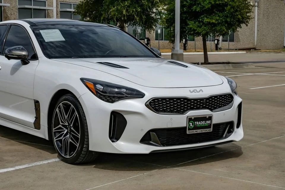 2022 Kia Stinger GT - Image 10 of 16