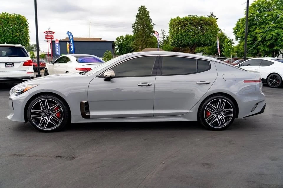 2022 Kia Stinger GT - Image 9 of 17