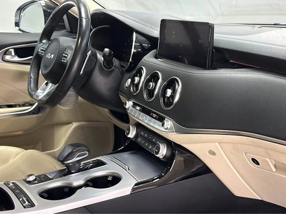 2022 Kia Stinger GT - Image 12 of 20