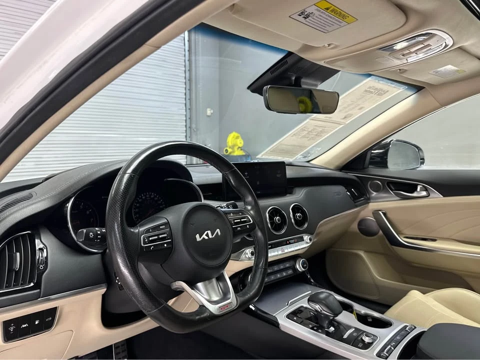 2022 Kia Stinger GT - Image 17 of 20