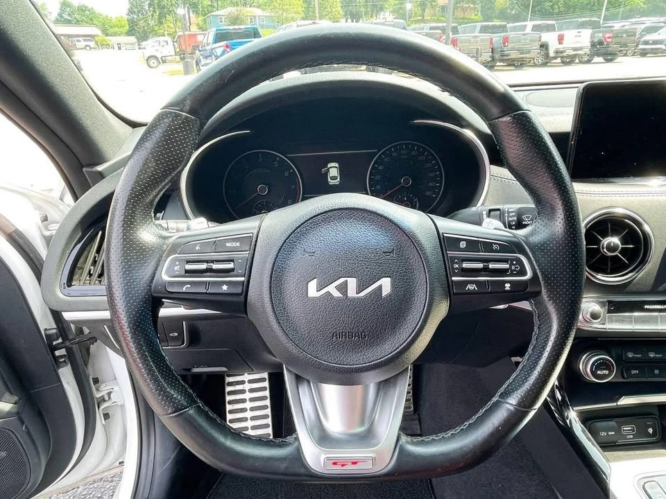 2022 Kia Stinger GT - Image 11 of 15