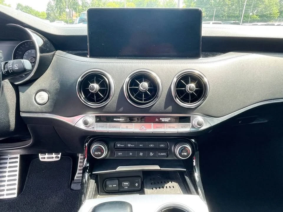 2022 Kia Stinger GT - Image 12 of 15