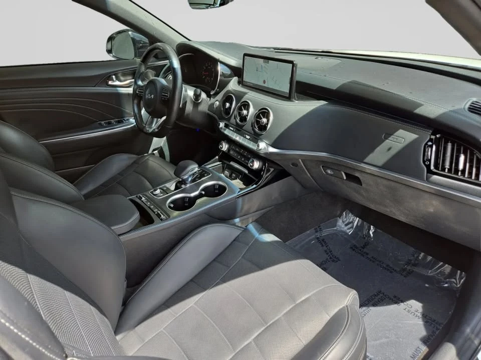 2022 Kia Stinger GT - Image 15 of 17