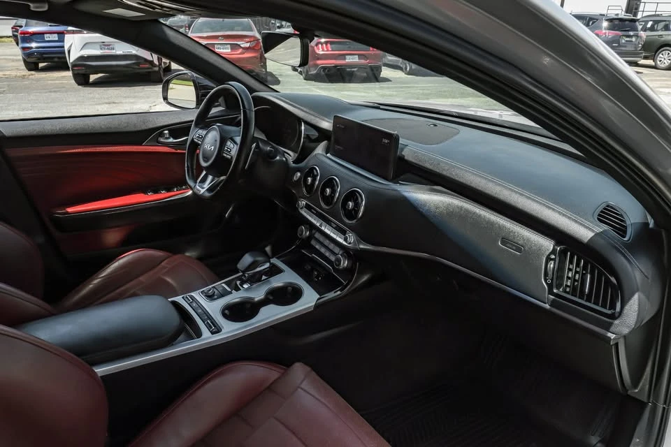 2022 Kia Stinger GT - Image 13 of 19