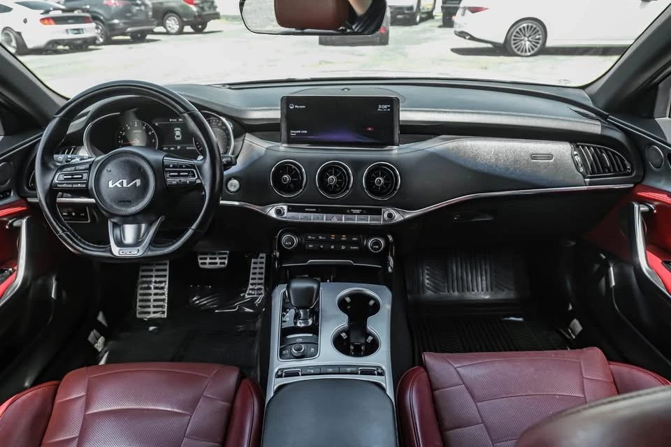 2022 Kia Stinger GT - Image 14 of 19