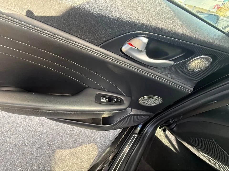 2022 Kia Stinger GT - Image 10 of 18