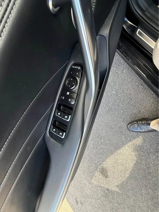 2022 Kia Stinger GT - Image 11 of 18