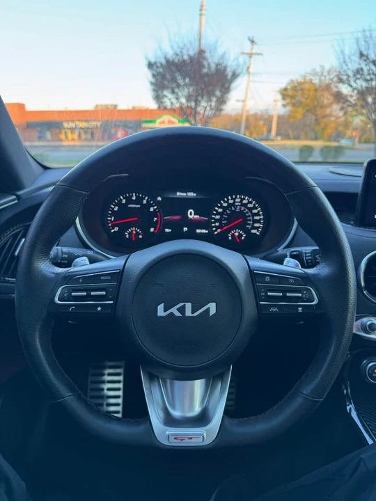 2022 Kia Stinger - Image 17 of 20