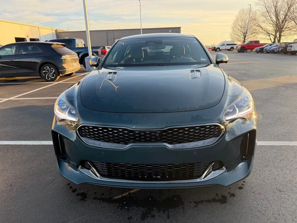 2022 Kia Stinger GT - Image 2 of 9