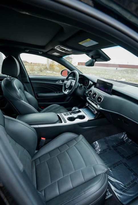 2022 Kia Stinger GT - Image 8 of 9
