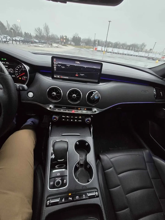 2022 Kia Stinger GT - Image 9 of 15