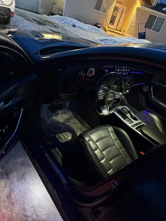 2022 Kia Stinger GT - Image 8 of 9