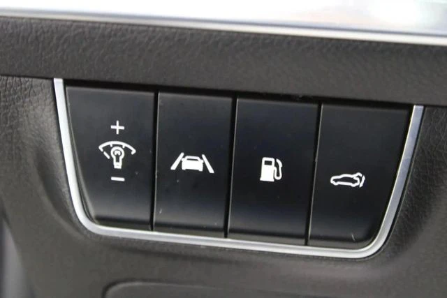 2022 Kia Stinger GT - Image 16 of 21