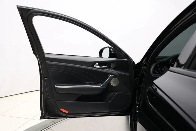 2022 Kia Stinger GT - Image 9 of 12