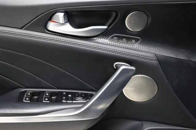 2022 Kia Stinger GT - Image 11 of 12