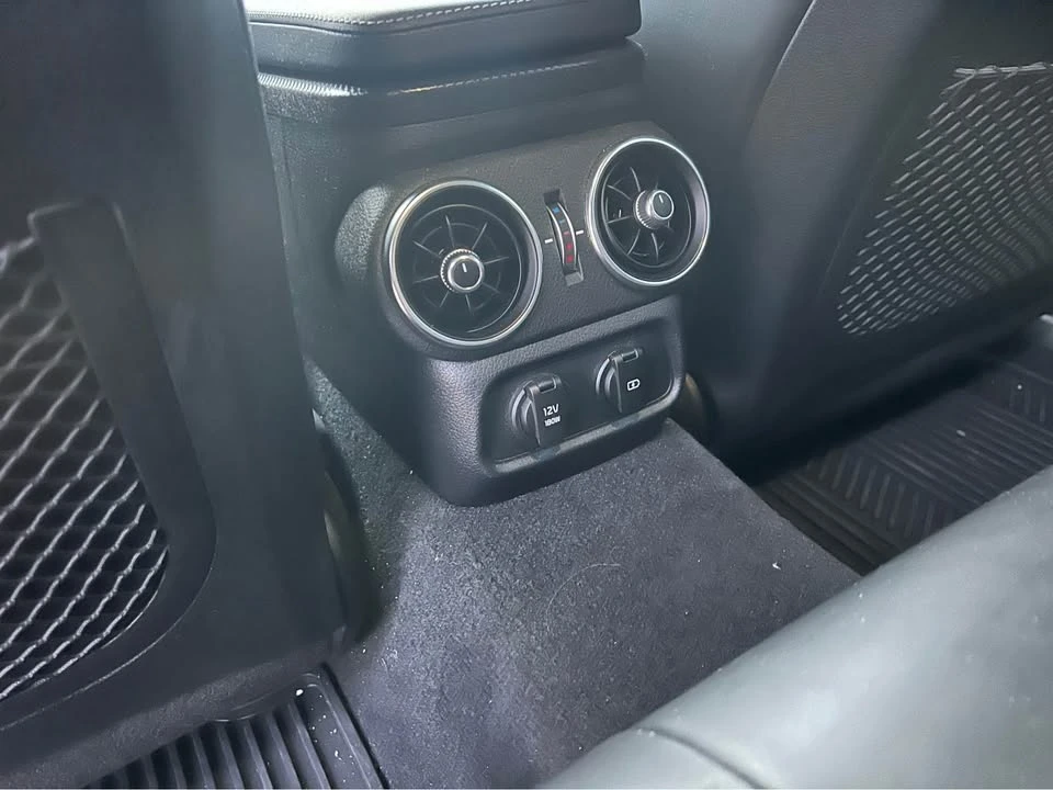 2022 Kia Stinger GT - Image 13 of 20