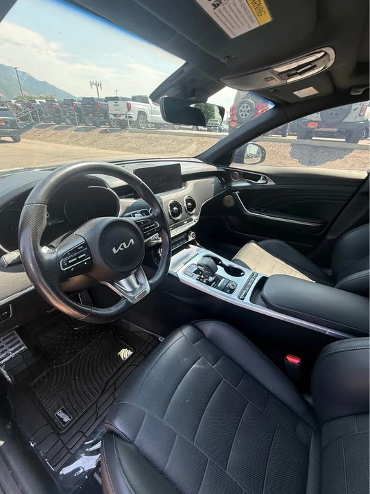 2022 Kia Stinger GT - Image 10 of 17