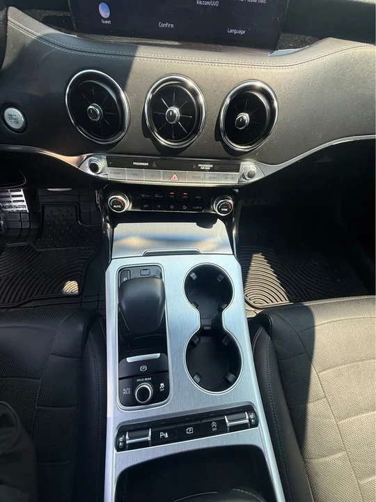 2022 Kia Stinger GT - Image 14 of 17