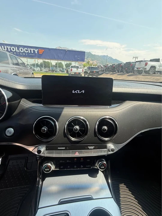 2022 Kia Stinger GT - Image 13 of 17