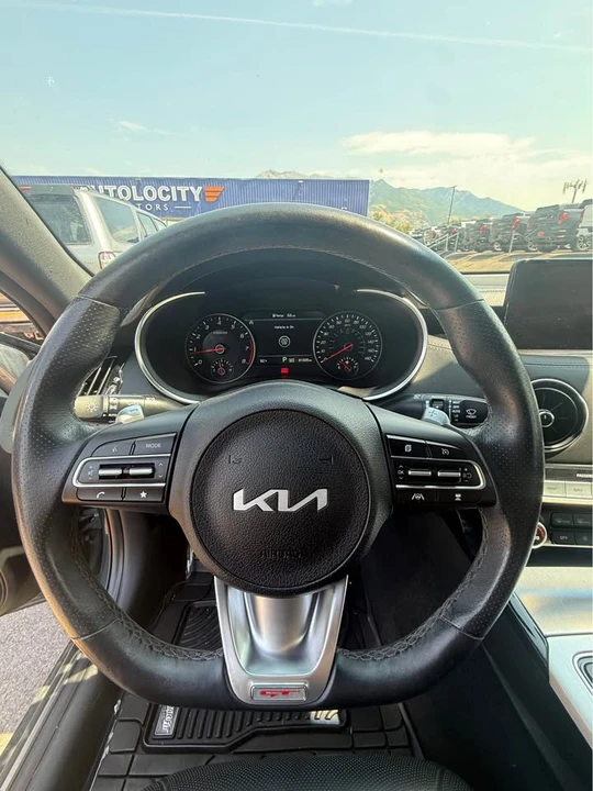 2022 Kia Stinger GT - Image 12 of 17