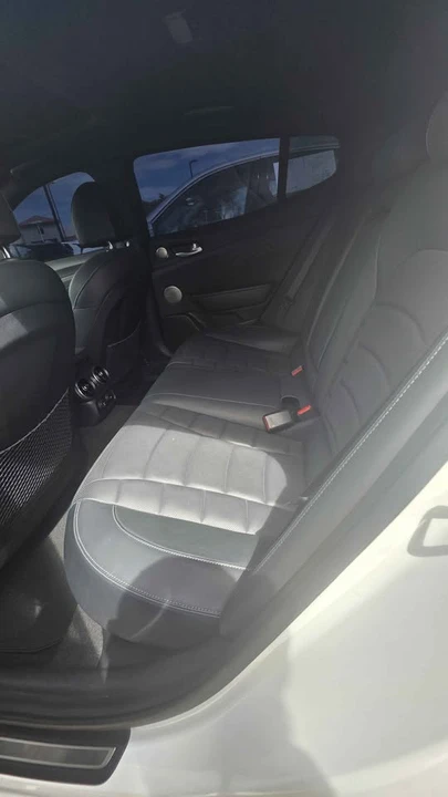 2022 Kia Stinger GT - Image 9 of 12