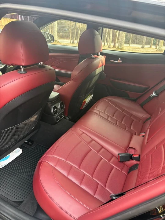 2022 Kia Stinger GT - Image 10 of 15