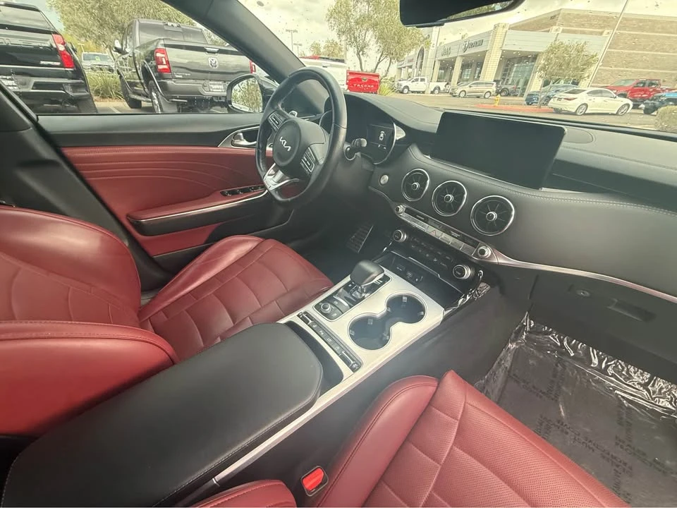 2022 Kia Stinger GT - Image 8 of 11