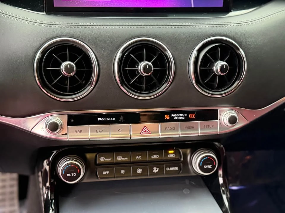 2022 Kia Stinger GT - Image 17 of 19