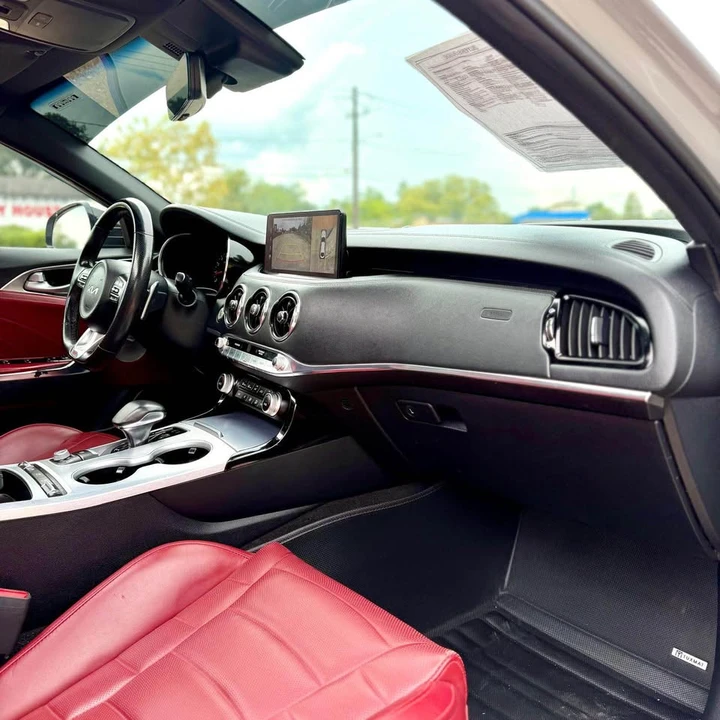 2022 Kia Stinger GT - Image 8 of 11