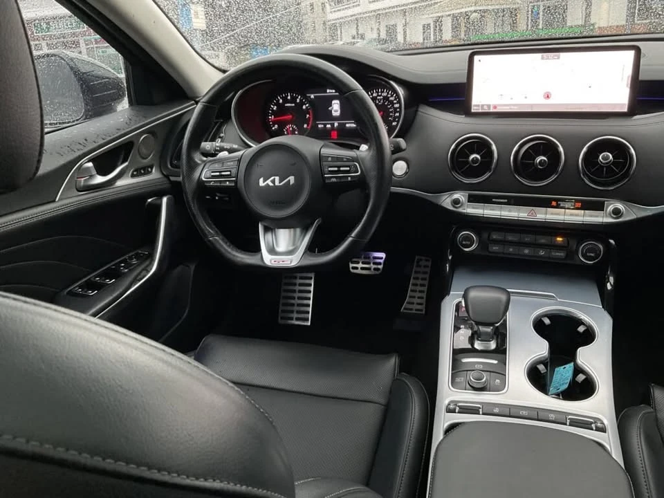 2022 Kia Stinger GT - Image 11 of 16