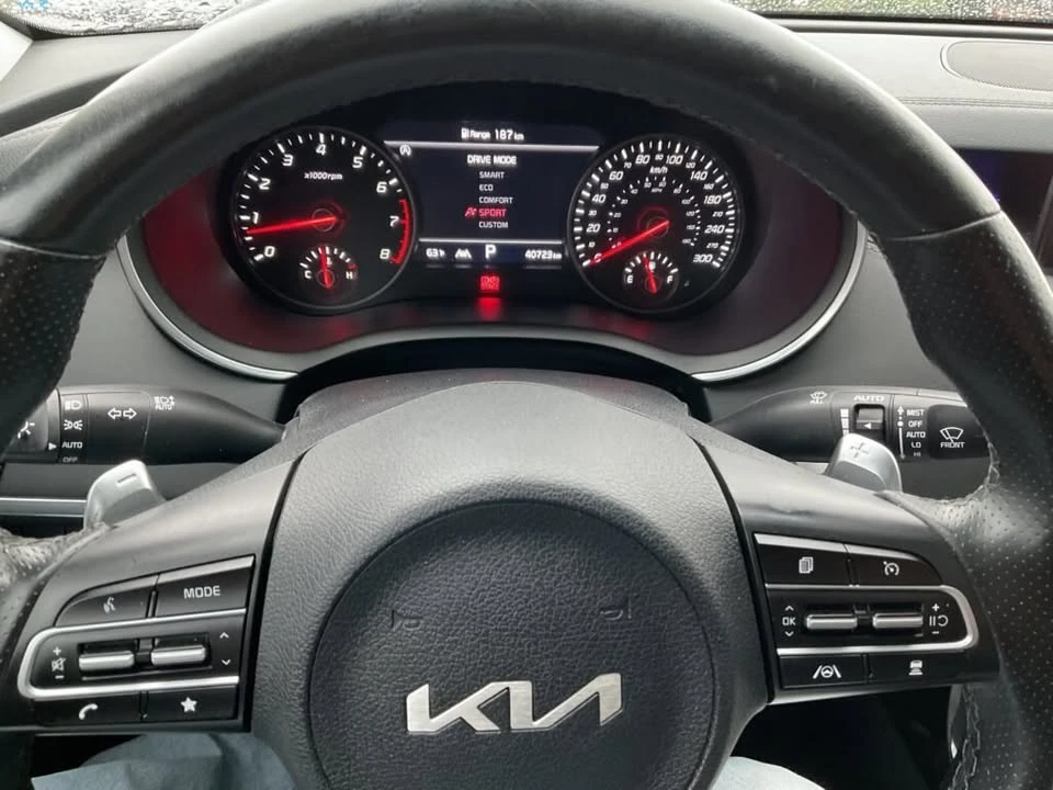 2022 Kia Stinger GT - Image 9 of 16
