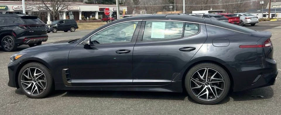 2022 Kia Stinger - Image 2 of 7