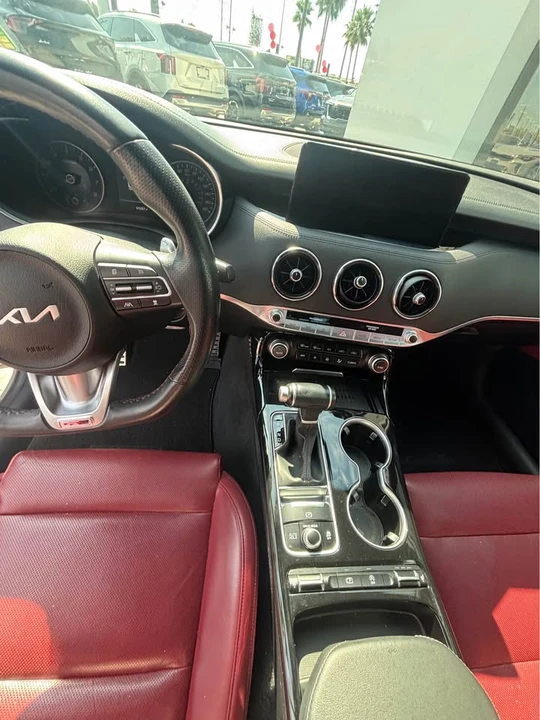 2022 Kia Stinger GT - Image 8 of 11