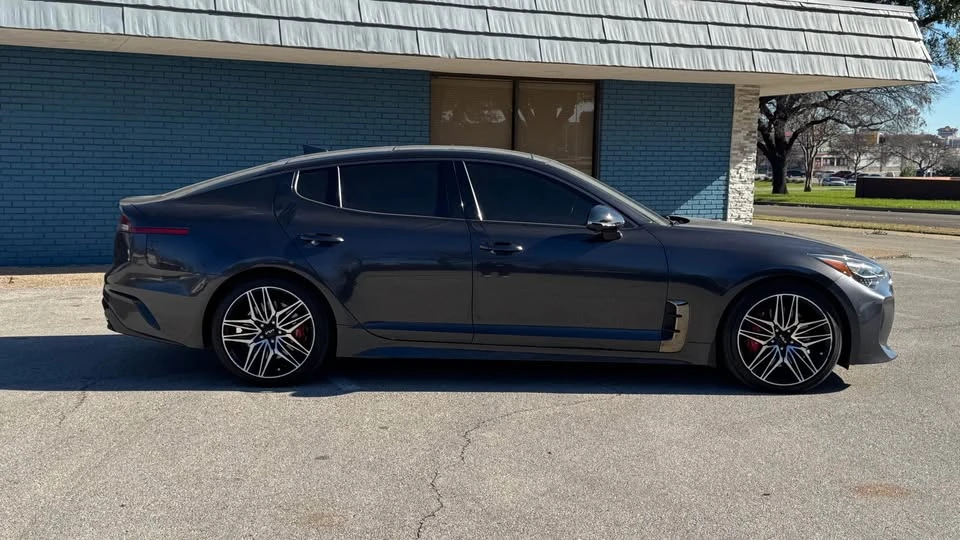 2022 Kia Stinger GT - Image 2 of 9