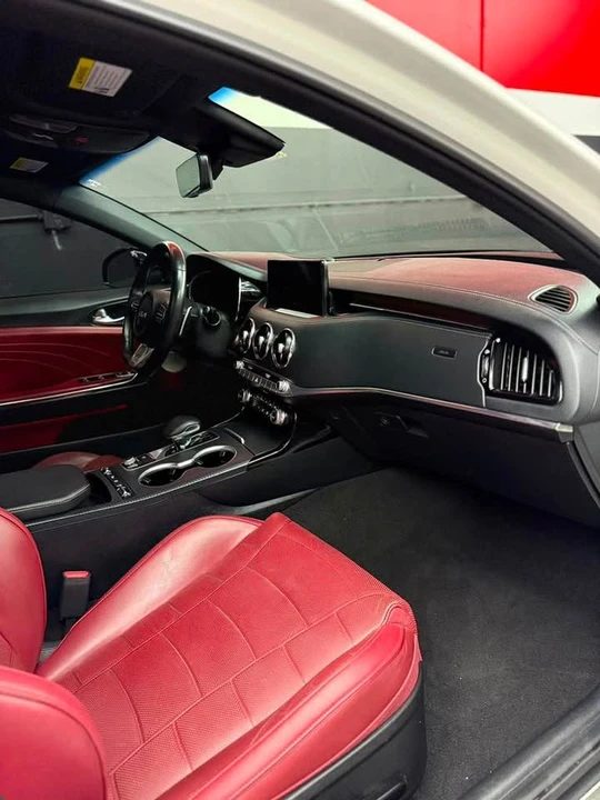 2022 Kia Stinger GT - Image 10 of 15