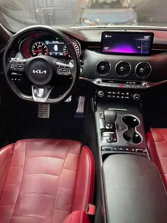 2022 Kia Stinger GT - Image 12 of 15