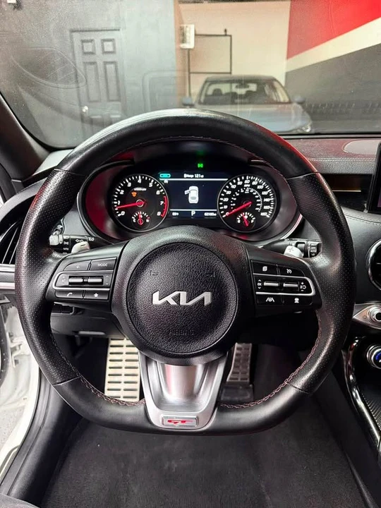 2022 Kia Stinger GT - Image 14 of 15
