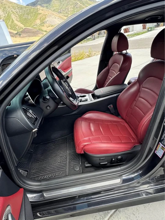 2022 Kia Stinger GT - Image 8 of 17