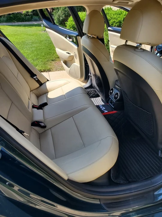 2022 Kia Stinger - Image 13 of 17