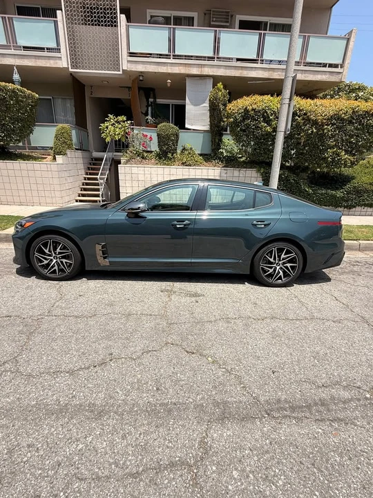 2022 Kia Stinger - Image 2 of 9